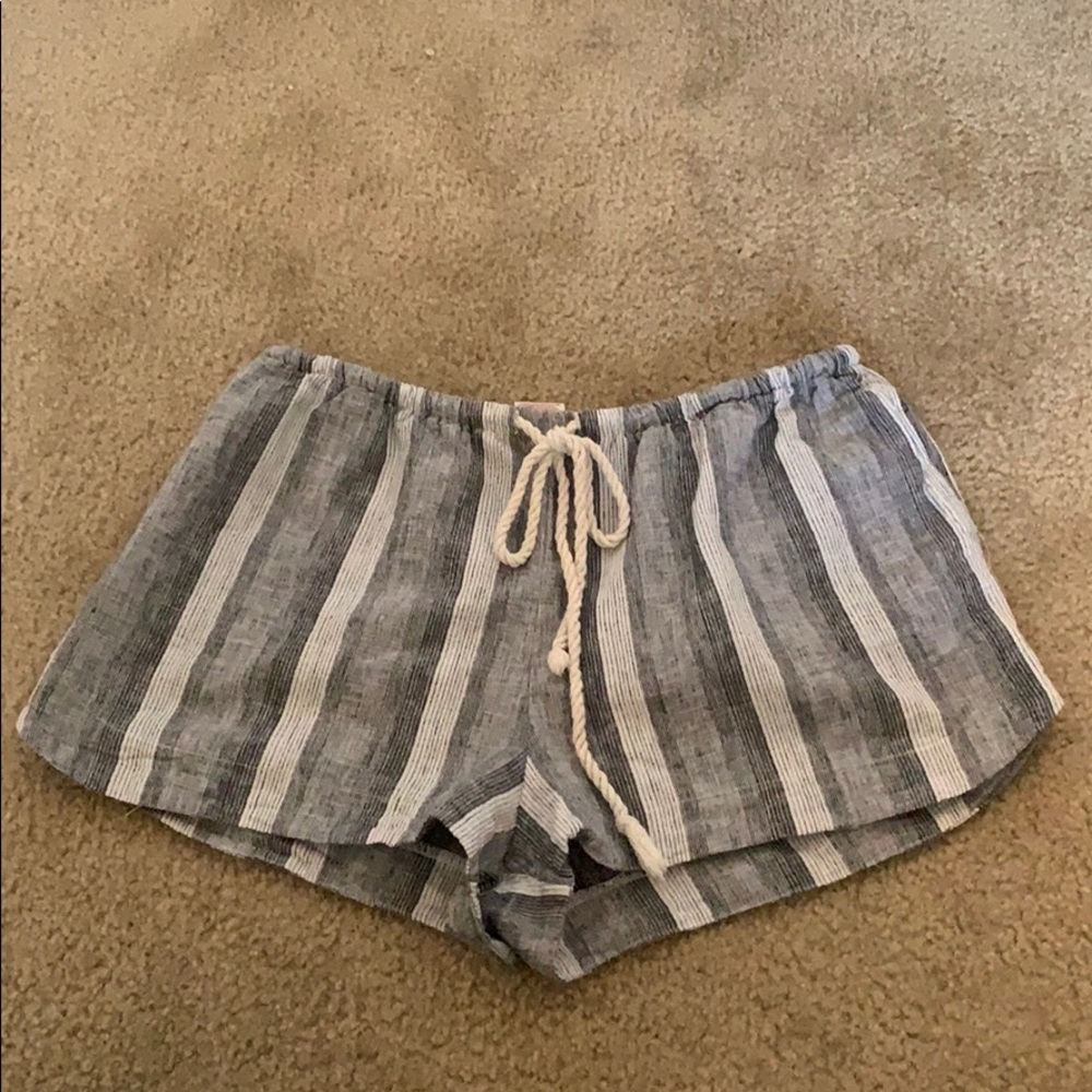 Grey and White Linen Shorts 🖤